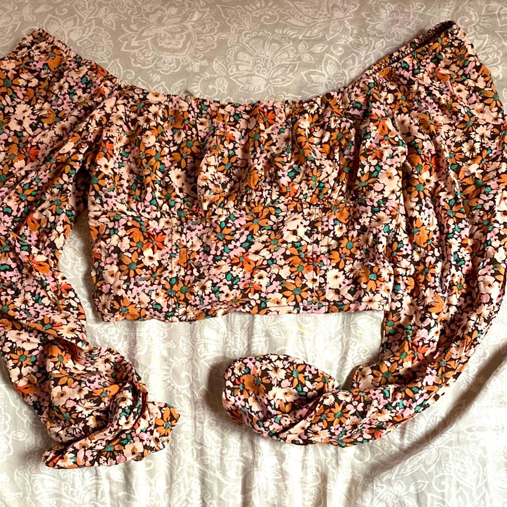 XS crop top/ brand:wild fable (never worn)